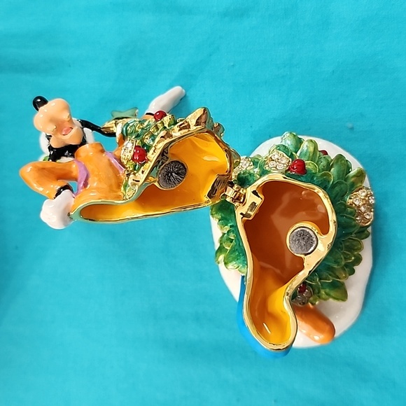 Department 56 Walt Disney Showcase Bejeweled Collection Goofy Limoge Box - Picture 5 of 15